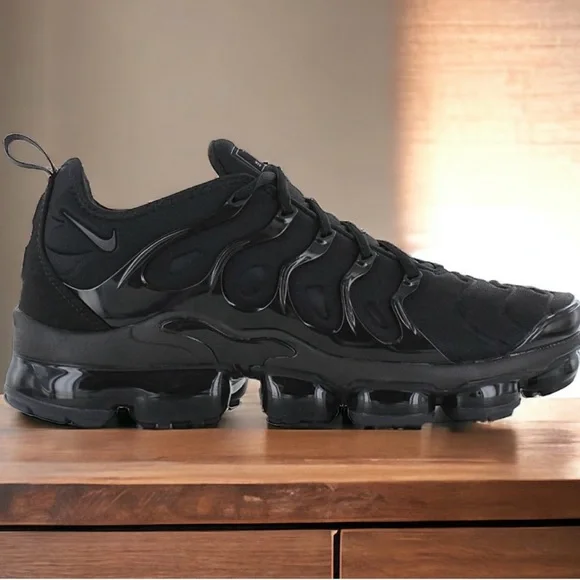 Nike Air max  vapor max flying - Triple Black Sz 11 Men’s Air VaporMax Plus  main image 4